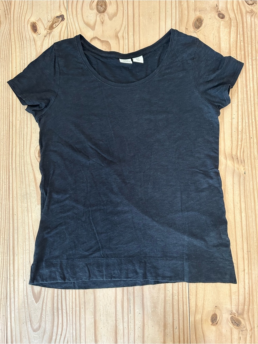 Lucy & Laurel Women's Short Sleeve Crewneck Tee - Black